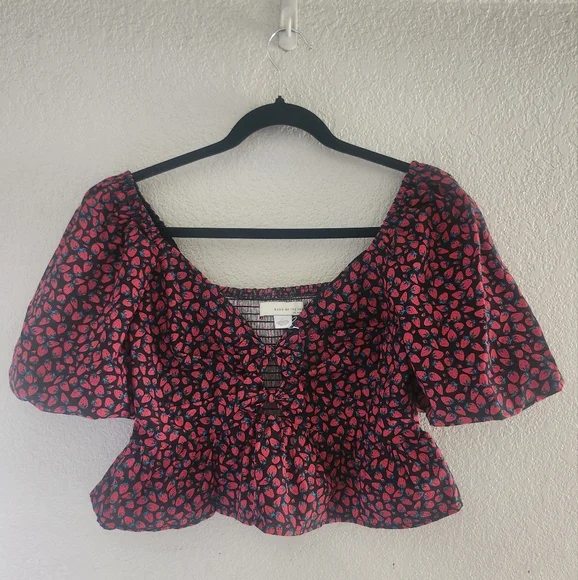 Band of the Free Strawberry Tie-Front Crop Top size large - Picture 8 of 16